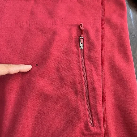 Patagonia full sleeve full zipper jacket men’s size L current size S - a hole - Picture 10 of 10